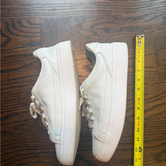 Unisex Kizik Handsfree White Leather Sneakers - Picture 3 of 7